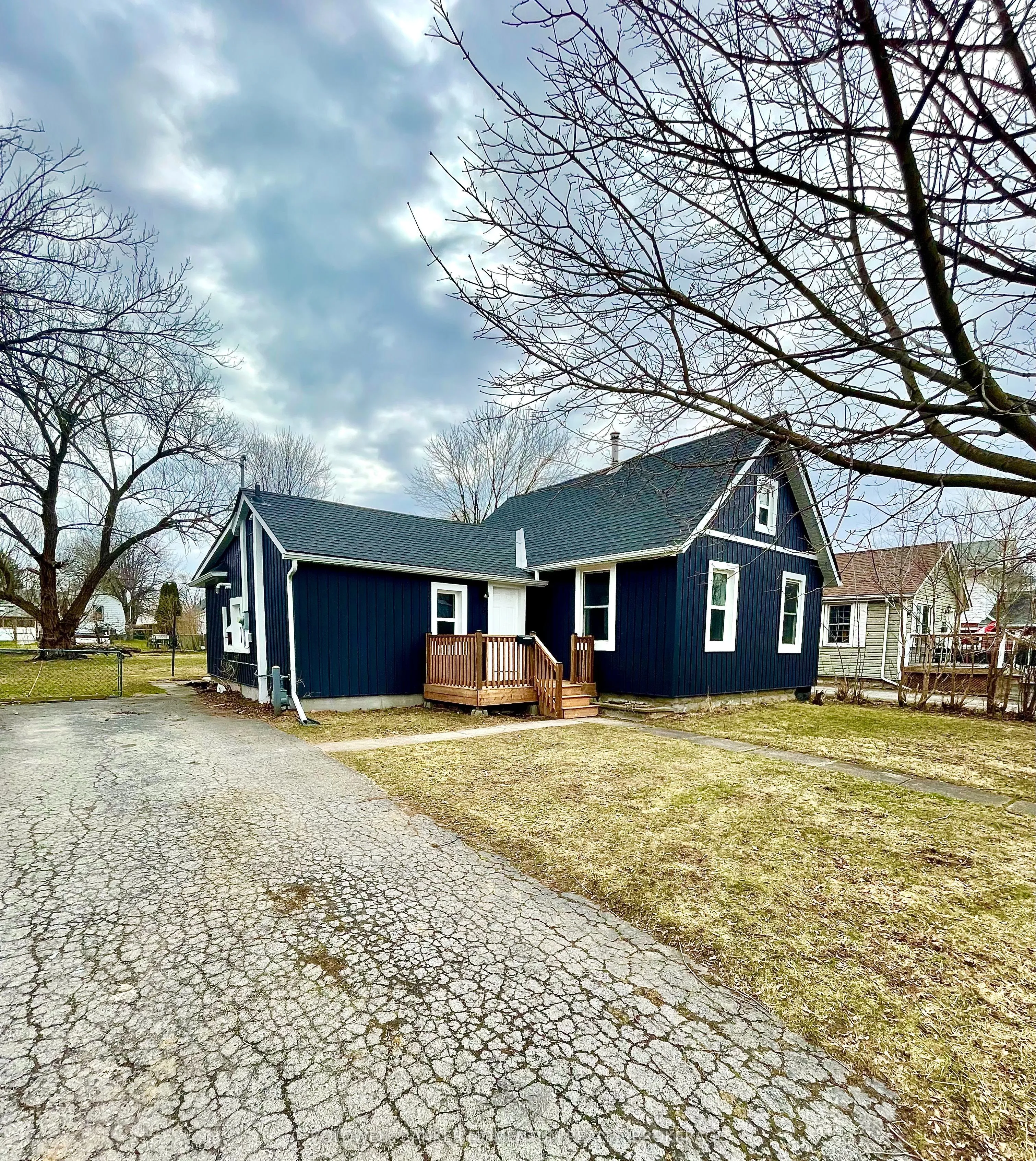 98 Lavinia Street, Fort Erie, ON L2A 2E2