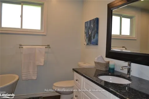 27 Meadow Park Drive, Huntsville, ON P1H 1G2