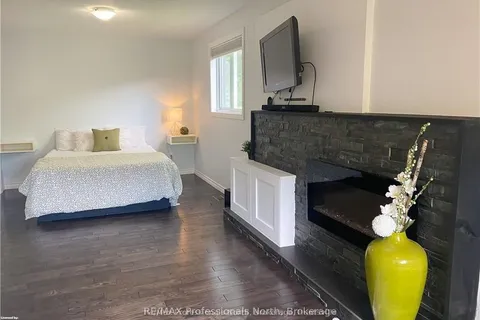 27 Meadow Park Drive, Huntsville, ON P1H 1G2