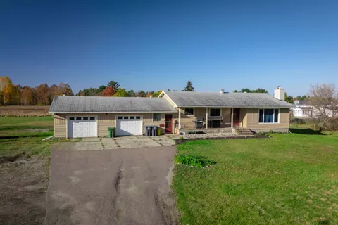 148 Forest Lea Road, Laurentian Valley, ON K8A 7S9
