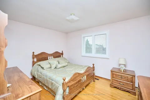 27 QUINN Avenue, Hamilton, ON L8W 1K4