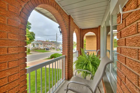 27 QUINN Avenue, Hamilton, ON L8W 1K4