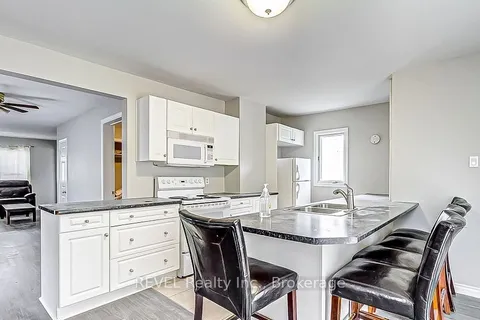 4699 Ryerson Crescent, Niagara Falls, ON L2E 1E6