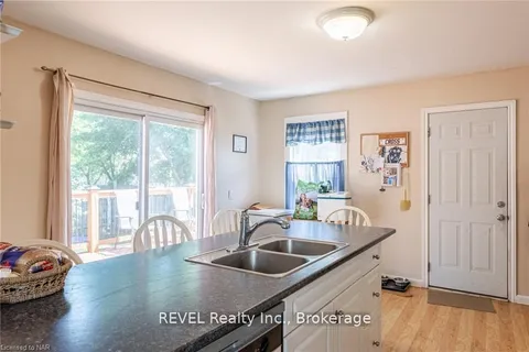 4699 Ryerson Crescent, Niagara Falls, ON L2E 1E6