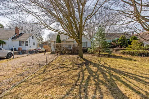 1785 Parkhurst Avenue, London, ON N5V 2C4