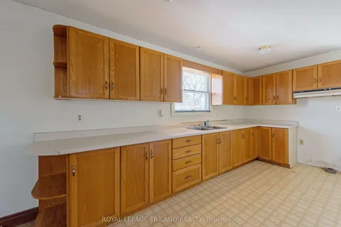 1785 Parkhurst Avenue, London, ON N5V 2C4