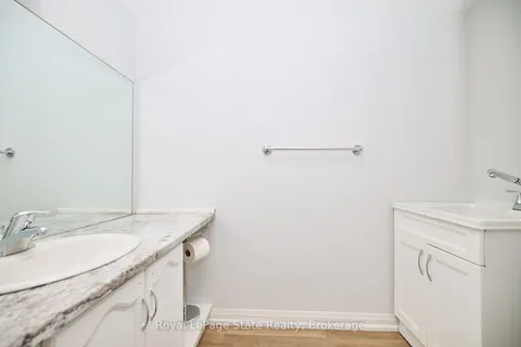 10 Hazelwood Avenue, Grimsby, ON L3M 1K1