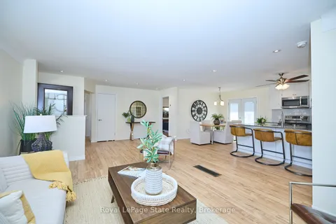 10 Hazelwood Avenue, Grimsby, ON L3M 1K1
