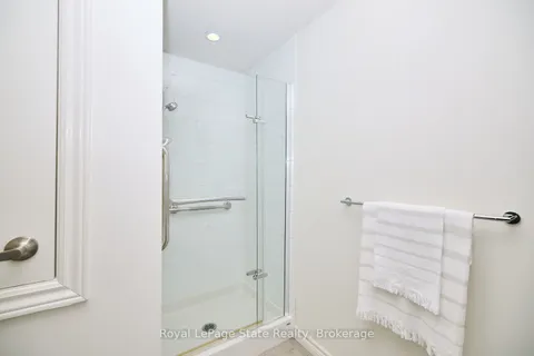 10 Hazelwood Avenue, Grimsby, ON L3M 1K1