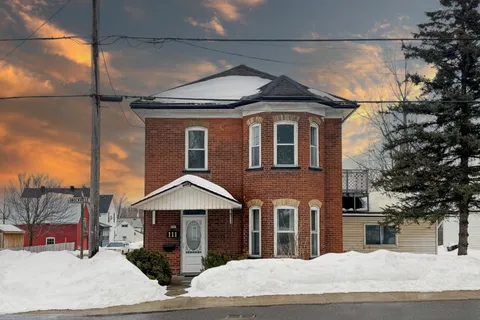 111 Brockville Street, Smiths Falls, ON K7A 3Y7