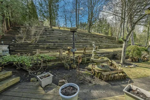 5 FOXCROFT Crescent, London, ON N6K 3E1