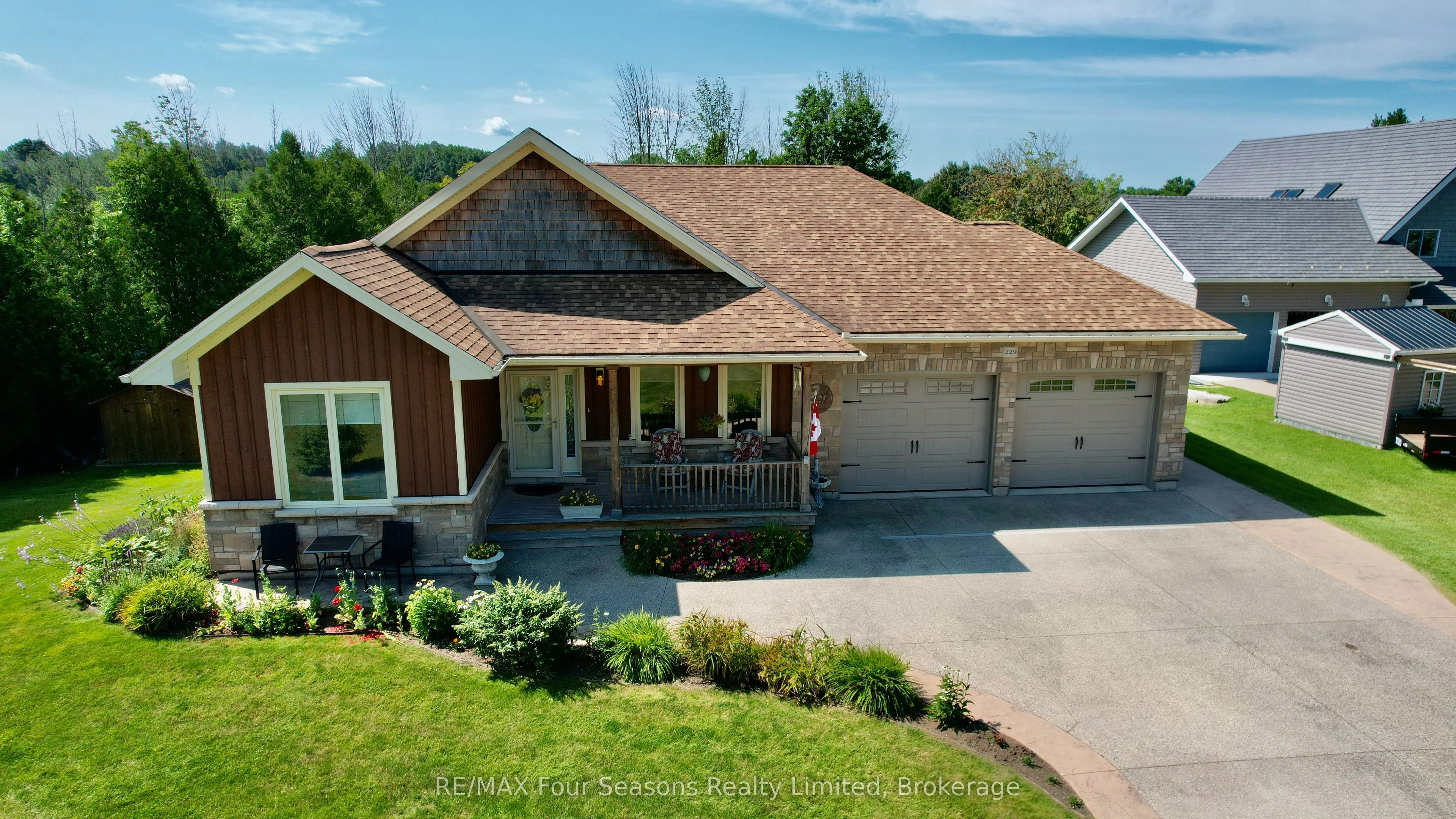 229 S Rankin Street, Saugeen Shores, ON N0H 2L0