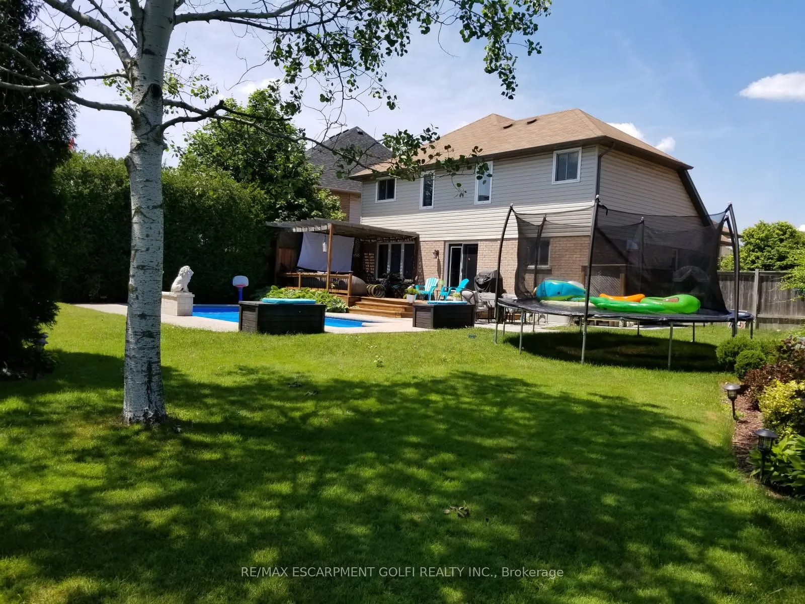 27 Surrey Drive, Hamilton, ON L9K 1L9