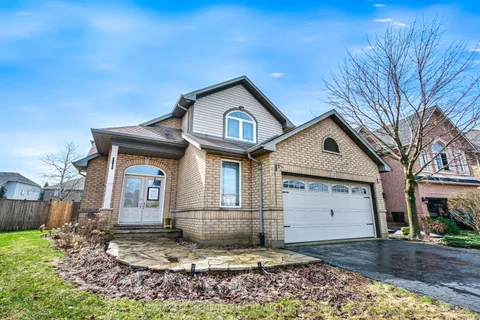 27 Surrey Drive, Hamilton, ON L9K 1L9