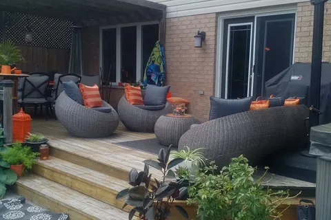 27 Surrey Drive, Hamilton, ON L9K 1L9