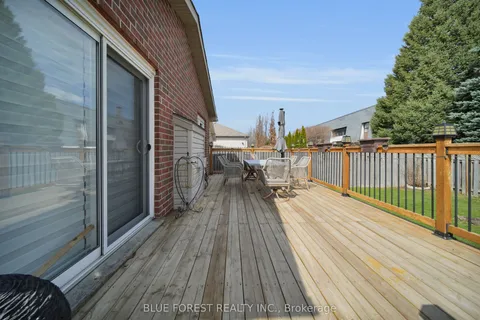 890 Crestview Crescent, London, ON N6K 4W9