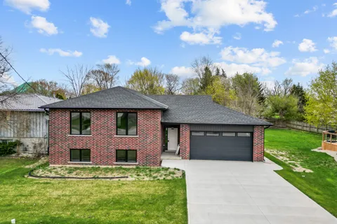 134 King Street, Lambton Shores, ON N0M 2L0