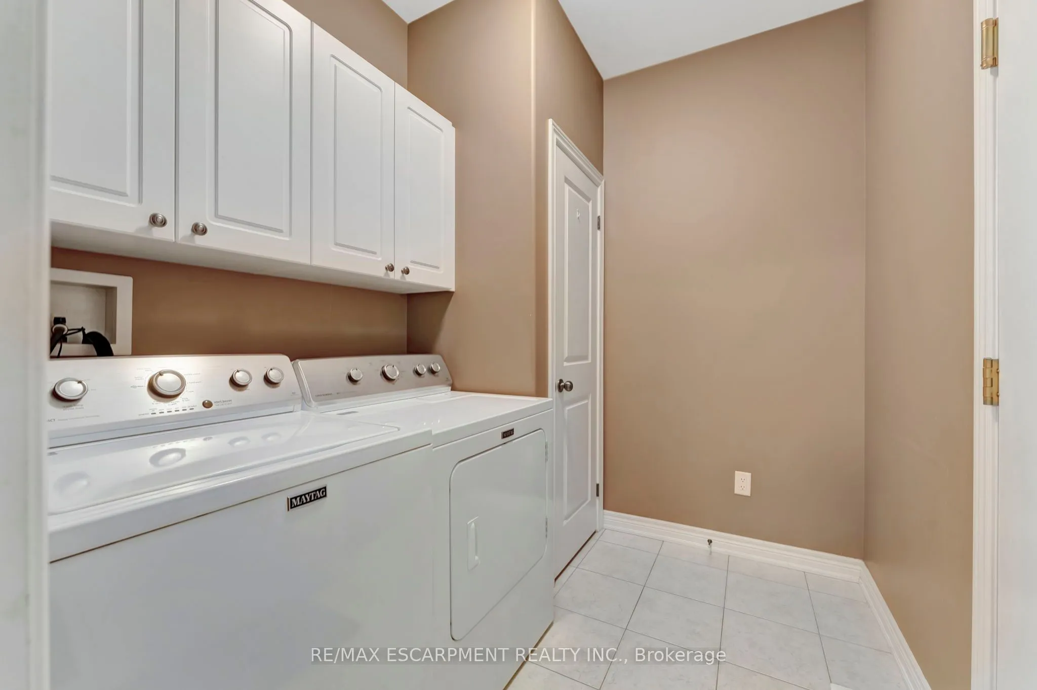 23 Iron Bridge Court, Haldimand, ON N3W 0A4
