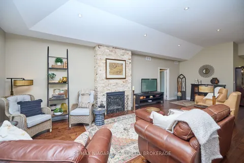 6 Derbyshire Drive, ON L0S 1N0