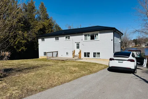 22 LAWRENCE Street, Smith-Ennismore-Lakefield, ON K9J 6X3