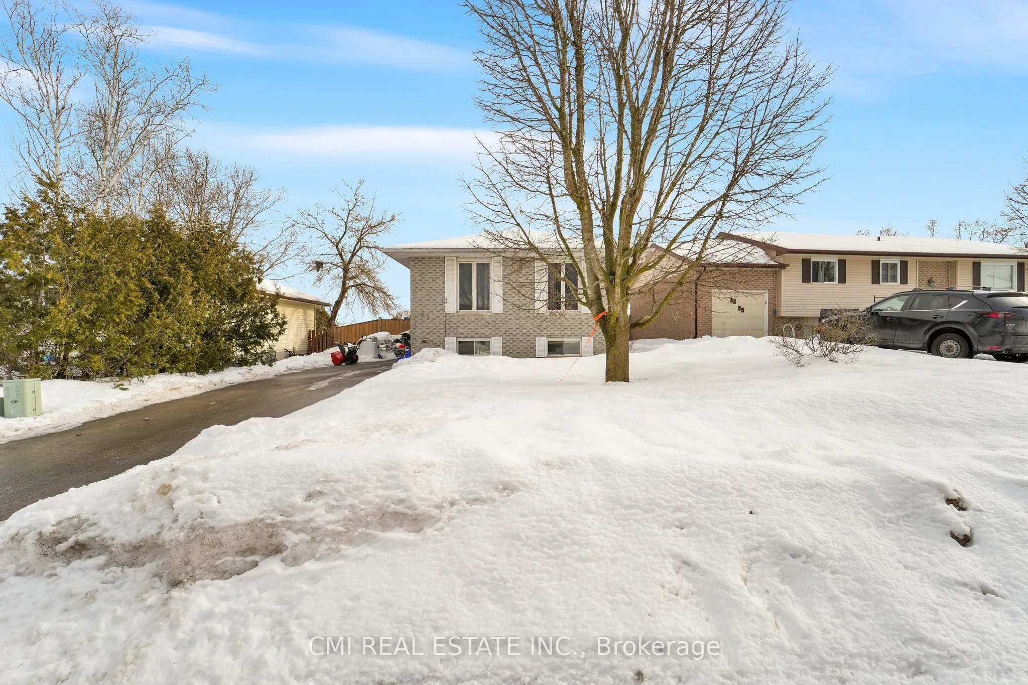 1337 Tudor Crescent, Peterborough East, ON K9L 1X1