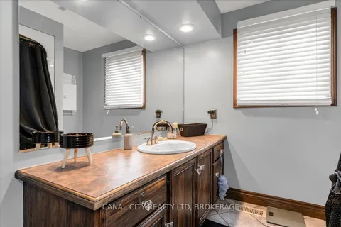 20 Capri Street, Thorold, ON L2V 4S8