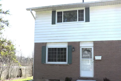 5852 Frontenac Street, Niagara Falls, ON L2G 3A9