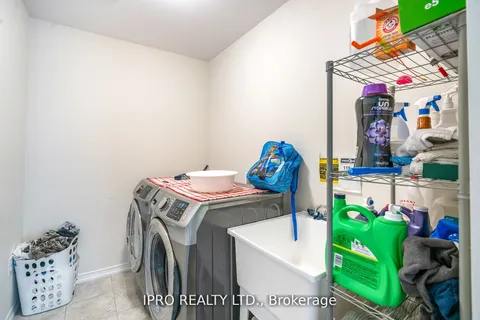 8794 Sourgum Avenue, Niagara Falls, ON L2H 3S2