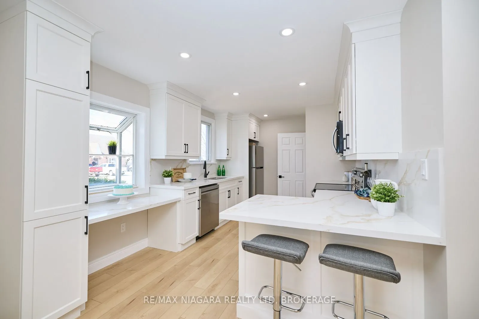 5508 Hillsdale Avenue, Niagara Falls, ON L2G 4T9
