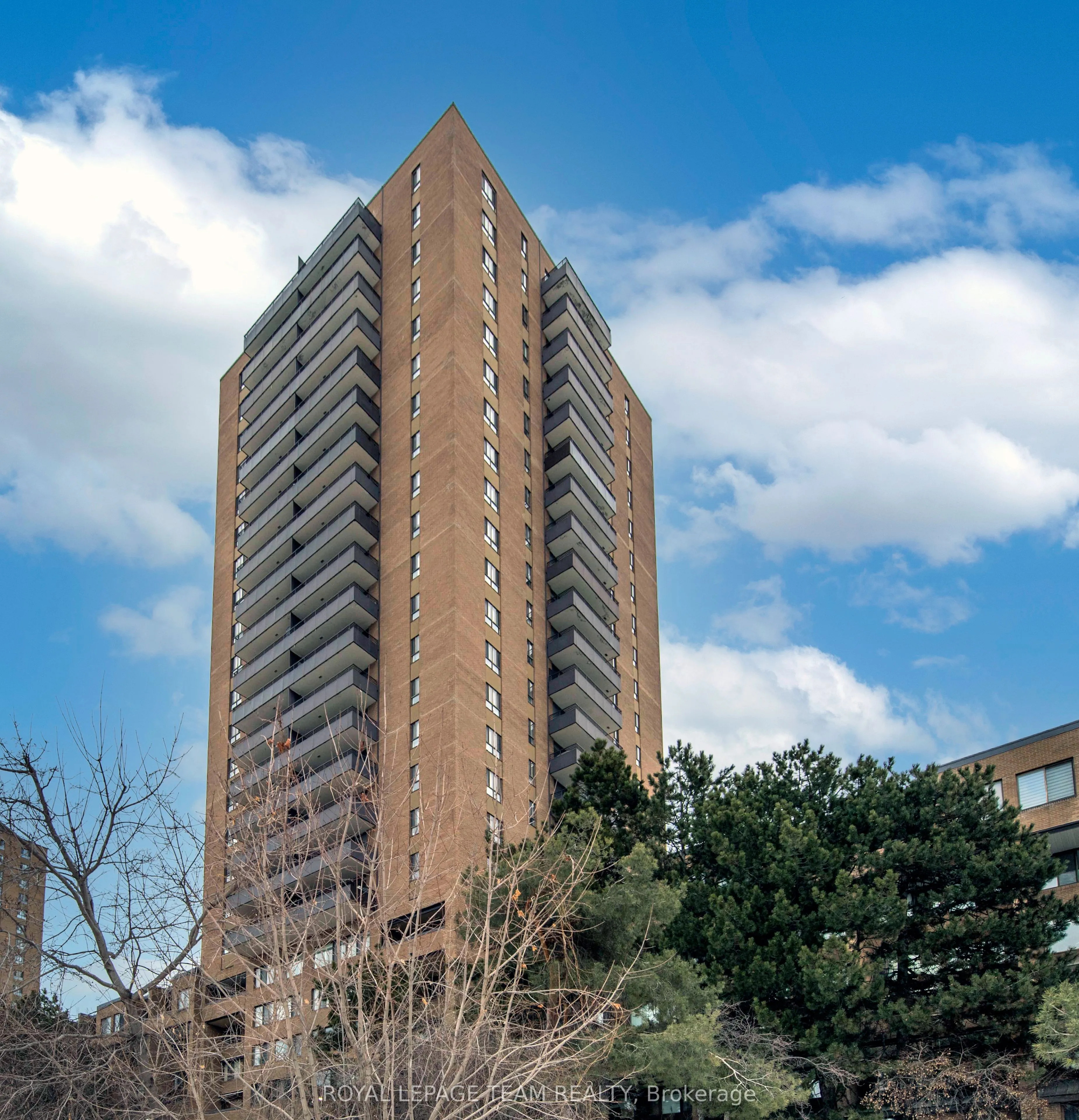 515 ST LAURENT Boulevard, Manor Park - Cardinal Glen and Area, ON K1K 3X5