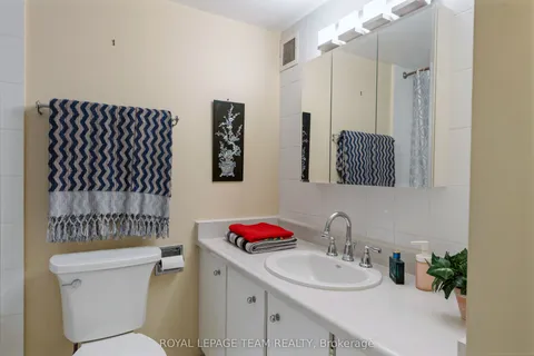 515 ST LAURENT Boulevard, Manor Park - Cardinal Glen and Area, ON K1K 3X5