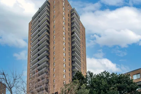 515 ST LAURENT Boulevard, Manor Park - Cardinal Glen and Area, ON K1K 3X5