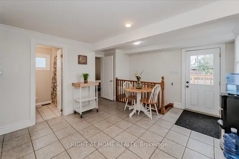 61 Elmwood Avenue, Cambridge, ON N1R 4Y3