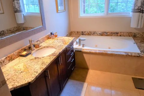 142 Windhurst Drive, Barrhaven, ON K2G 6K8