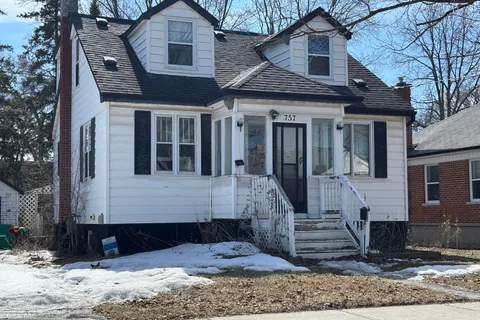 757 Cameron Street, Peterborough South, ON K9J 4A1