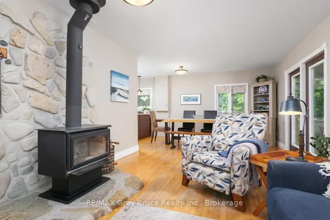 11 SHORELINE Drive, Northern Bruce Peninsula, ON N0H 1Z0