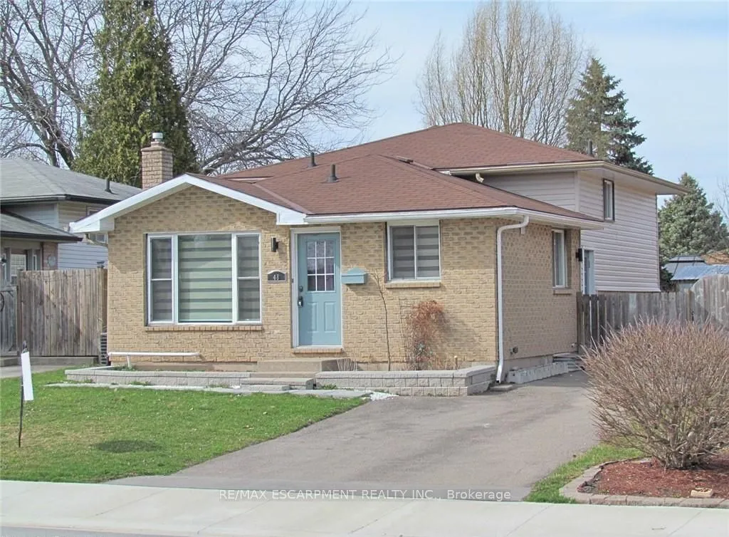 48 Larchwood Circle, Welland, ON L3C 6T2