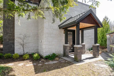 114 Lakeshore Road, Blue Mountains, ON L9Y 0S6