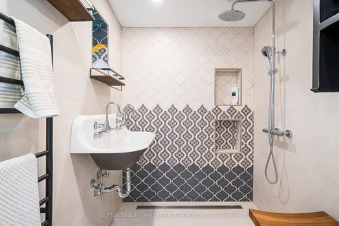 114 Lakeshore Road, Blue Mountains, ON L9Y 0S6