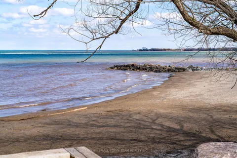 114 Lakeshore Road, Blue Mountains, ON L9Y 0S6