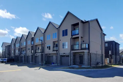 12 Raspberry Lane, Hamilton, ON L0R 1W0