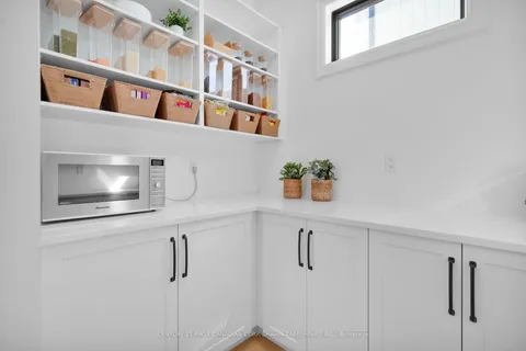 2467 Kains Road, ON N6K 0C1