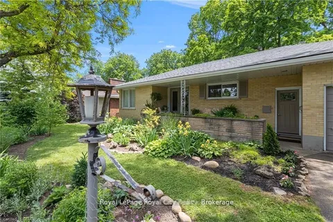 16 Fairview Boulevard, Guelph, ON N1G 1H4