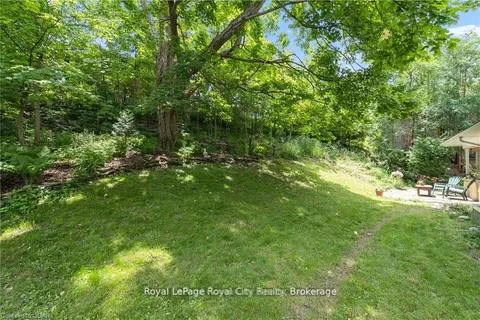 16 Fairview Boulevard, Guelph, ON N1G 1H4