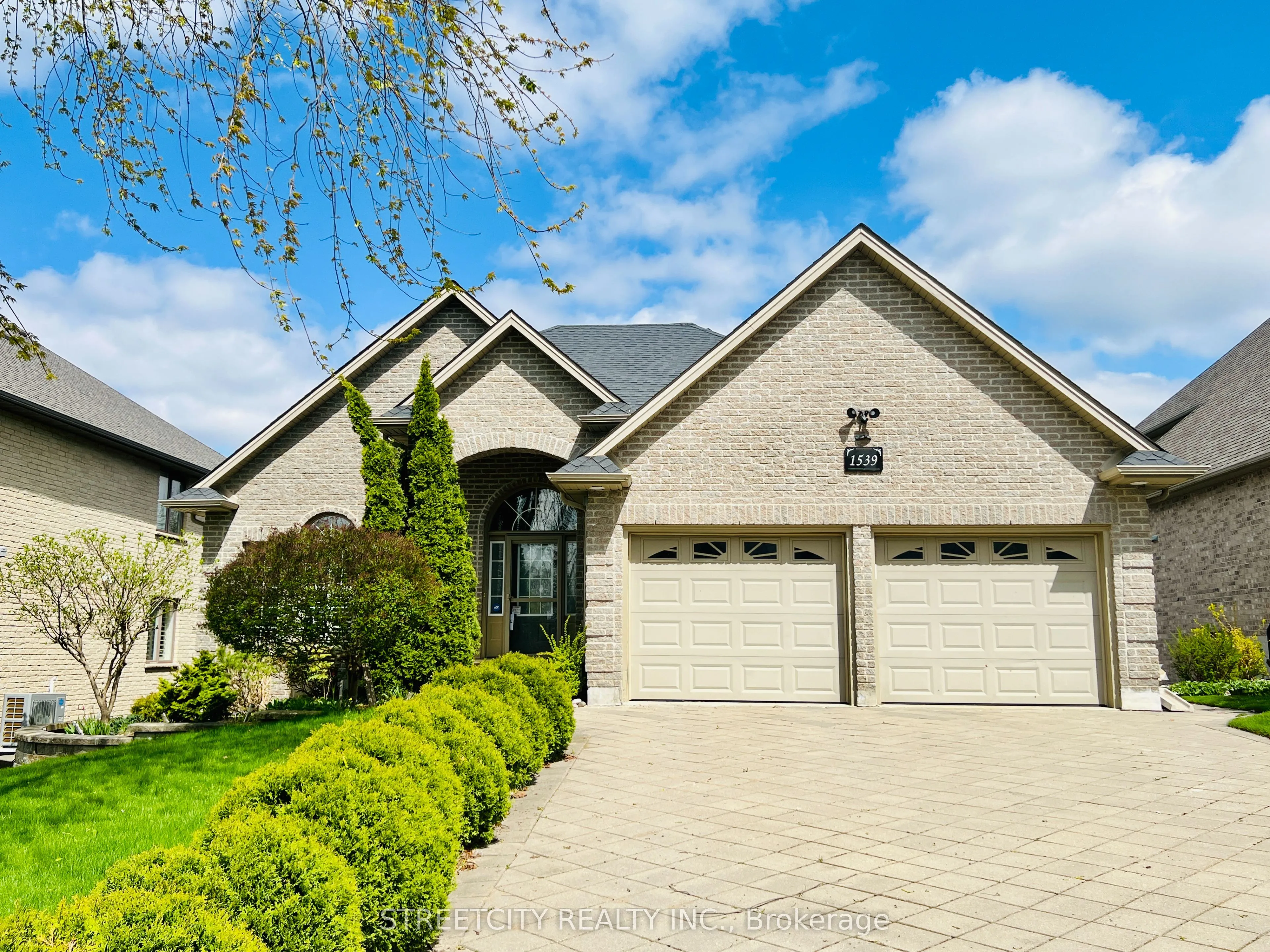 1539 Warbler Woods Walk, ON N6K 4Y9
