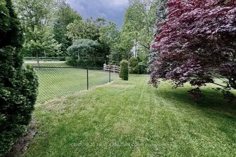 212 Timber Drive, ON N6K 4B6