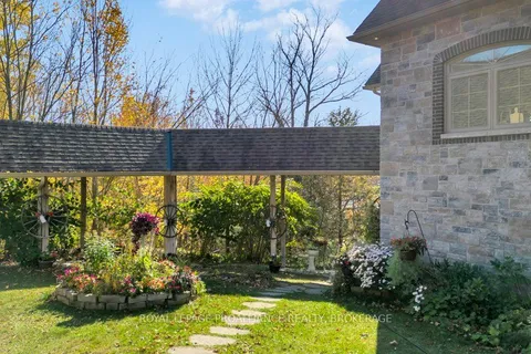 1749 ORMSBEE Road, South Frontenac, ON K0H 1H0