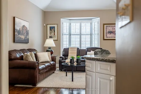 18 Bellstone Lane, Hamilton, ON L0R 1W0