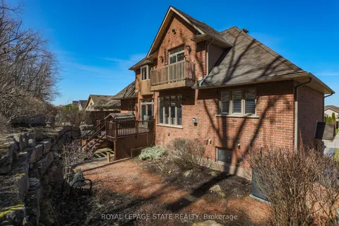 130 Dorchester Drive, Grimsby, ON L3M 1A8