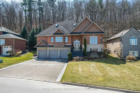 130 Dorchester Drive, Grimsby, ON L3M 1A8